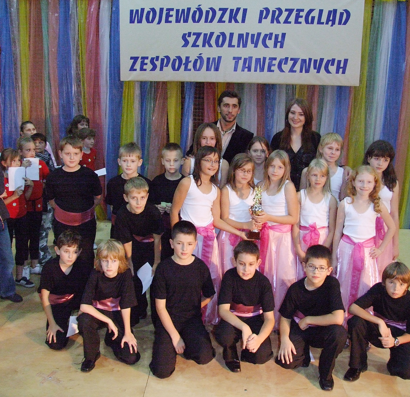 W mińskiej Dąbrówce / Szkoły na tańcach
