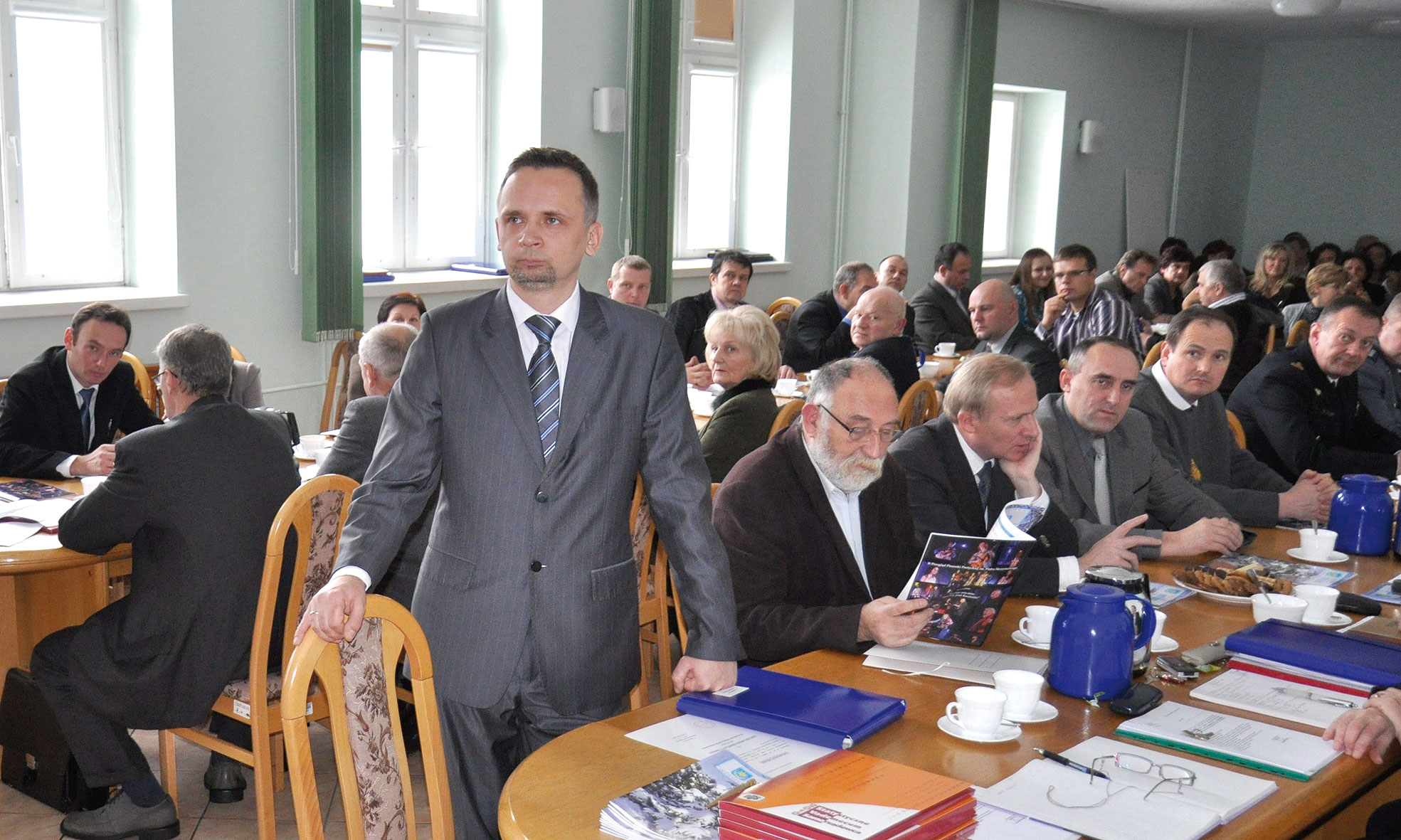 W miejskim i wiejskim Mińsku / Władza – dogadza