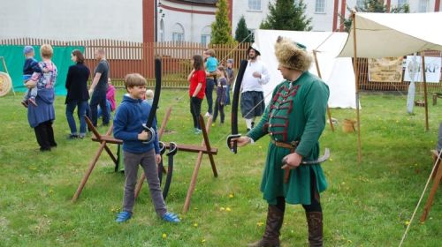 Kobiel historyczna / Staropolskie zabawy